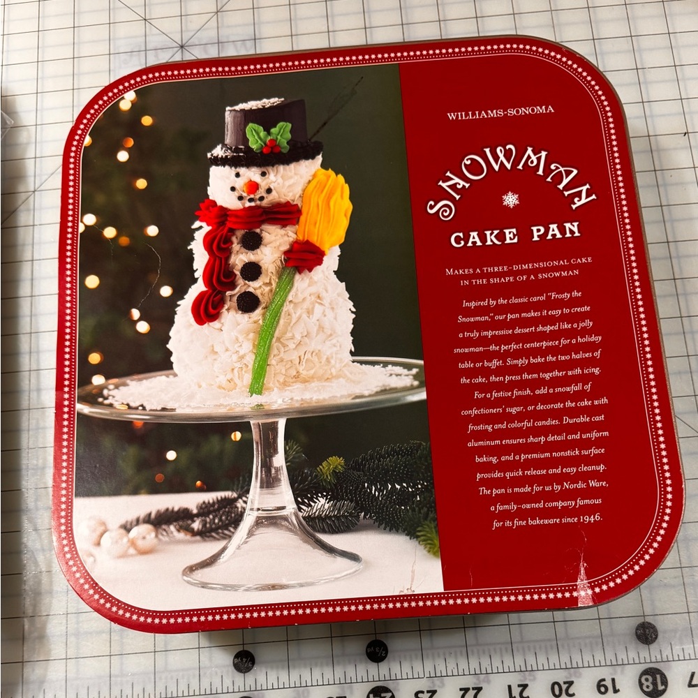 Nordic Ware 3-D Bundt Christmas Holiday snowman cake mold